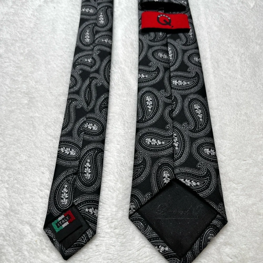 Mens Black Gray Paisley Tie Brand Q - Picture 3 of 6